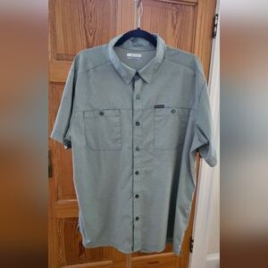 Columbia Green Dry-Fit Short-sleeved Button Down Size XL